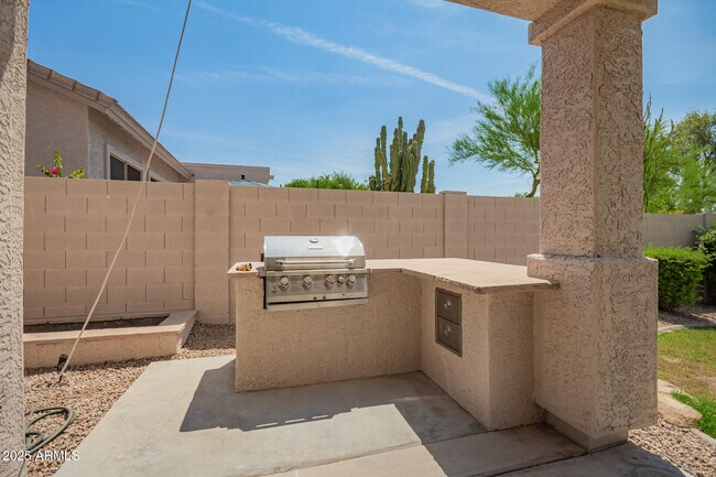 Building Photo - 7701 E Buteo Dr