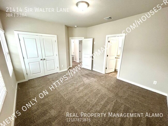 Building Photo - AVAILABLE NOW! Tri-Level 3 Bedroom / 3.5 B...