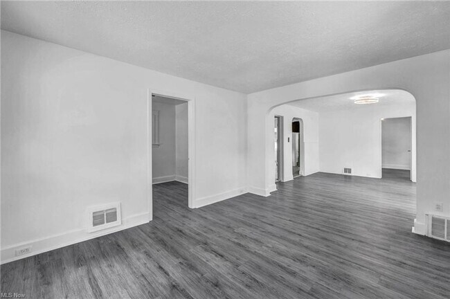 Building Photo - 4302 W 30th St