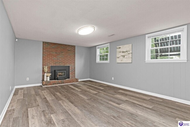 Building Photo - 705 Bon Aire Dr