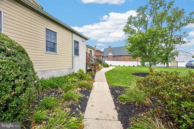 Building Photo - 397 W Ridge Pike