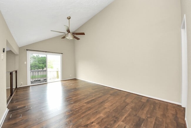 Building Photo - 651 Davis Rd