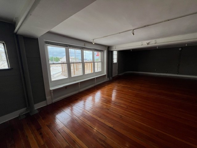 Building Photo - 2002 E 11th St