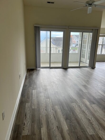 Livingroom - 140 Rock Ledge Ct