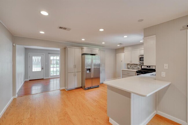 Building Photo - 8202 Polar Dr