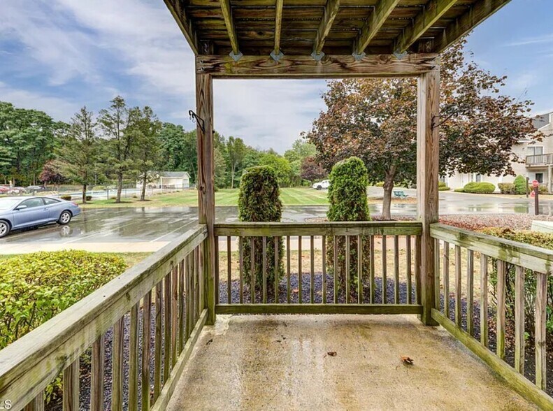 Patio - 504 Greenwich Dr