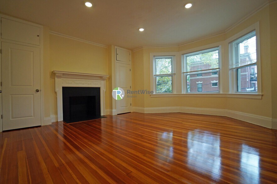 Building Photo - 10 Beals St