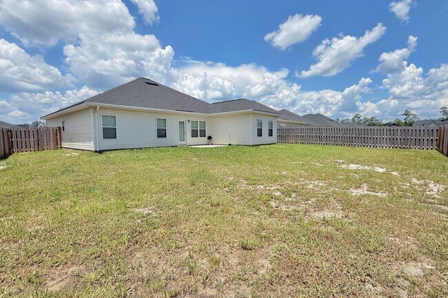 Building Photo - (Pet Friendly)