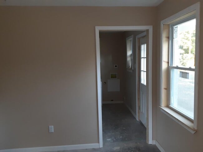 Building Photo - 853 Annie St