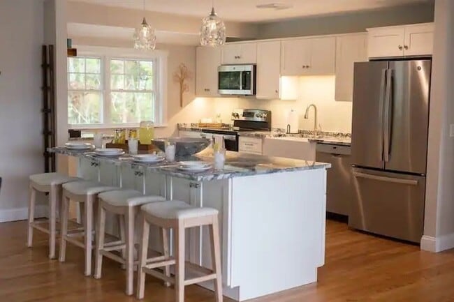 Building Photo - 110 Elgin Rd