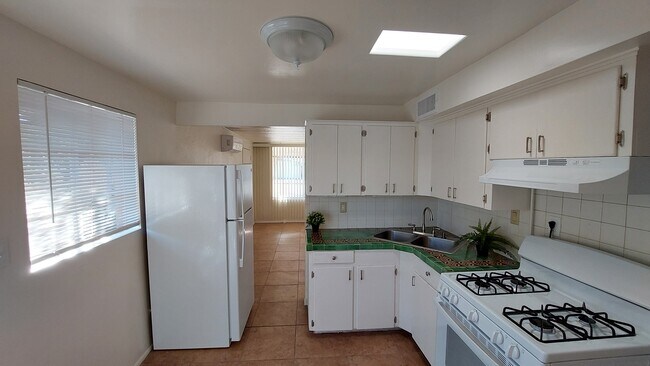 Building Photo - 3225 E Patricia St