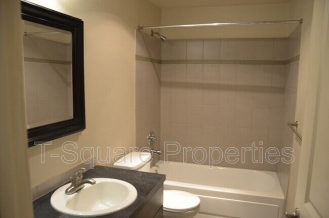 Building Photo - 726 Kirkland Cir