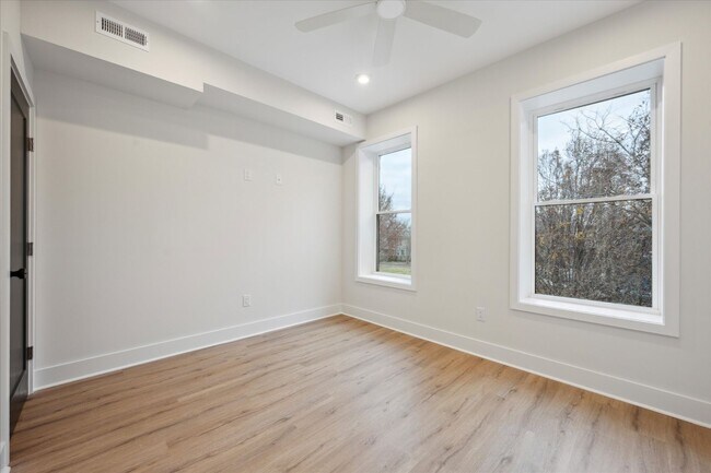 Building Photo - 4025 Lancaster Ave