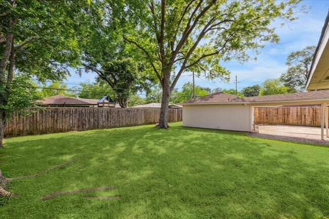 Building Photo - 5259 Willowbend Blvd