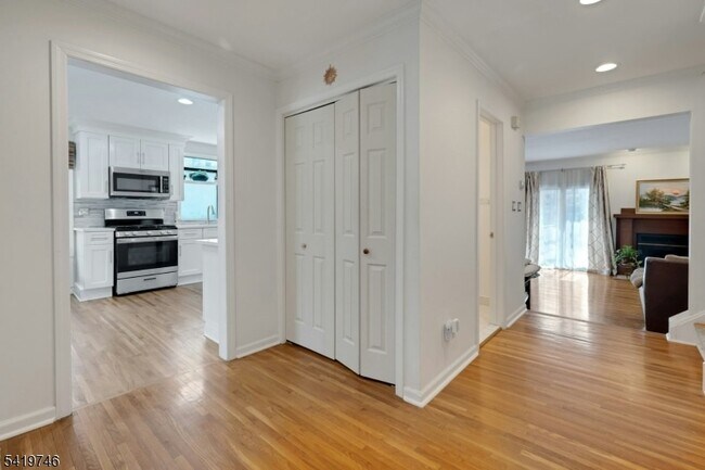 Building Photo - 34 Lockley Ct