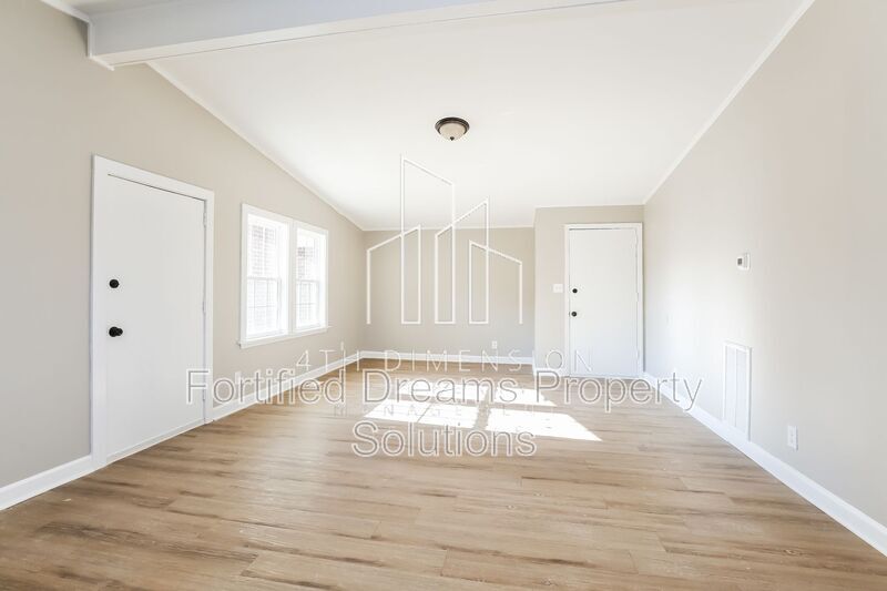 Building Photo - 511 Saunders Pl