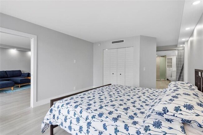 Building Photo - 4100 Galt Ocean Dr