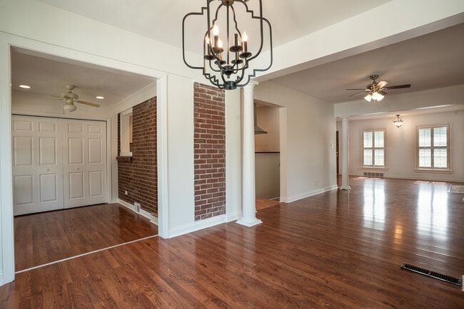 Building Photo - 218 Bramton Rd