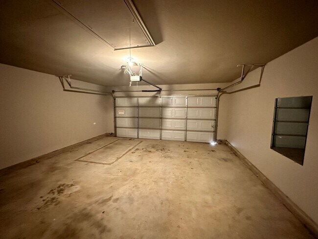 Building Photo - 3 bed 2 bath in Mustang- Move in Special!