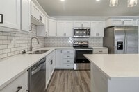 Building Photo - 837 United Dr