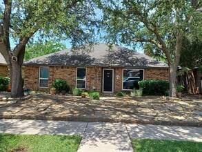 Building Photo - 2003 Pat Ln