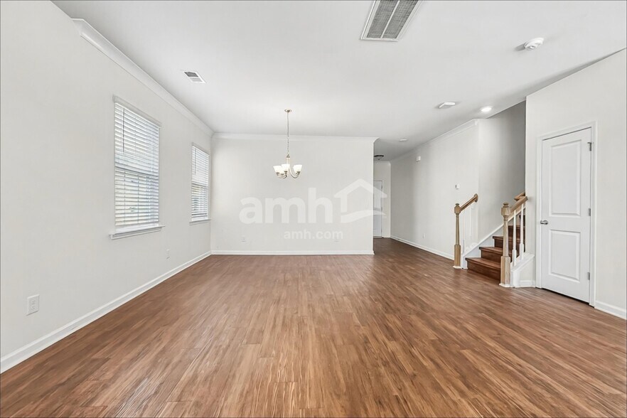 Building Photo - 518 Bush Dr