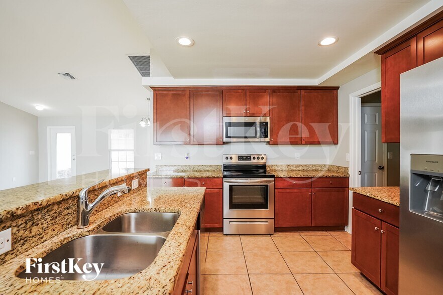 Building Photo - 3229 NW 1st Ave