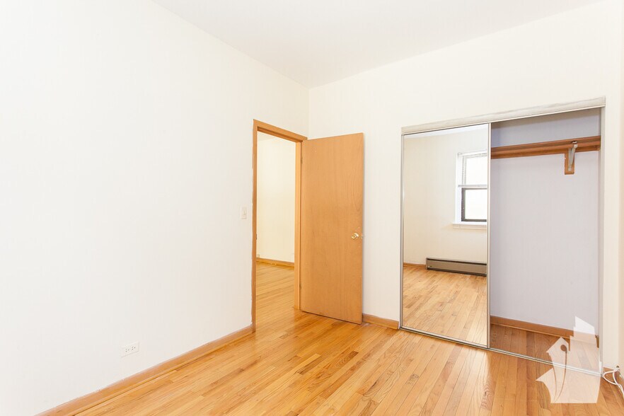 Building Photo - 635 W Barry Ave