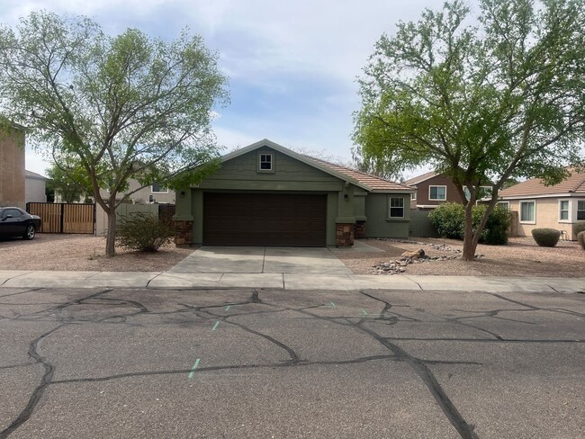 Building Photo - 3 bedroom 2 bath home in Apache Junction