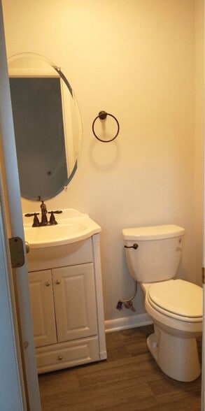 Building Photo - 7411 Griffin Ave