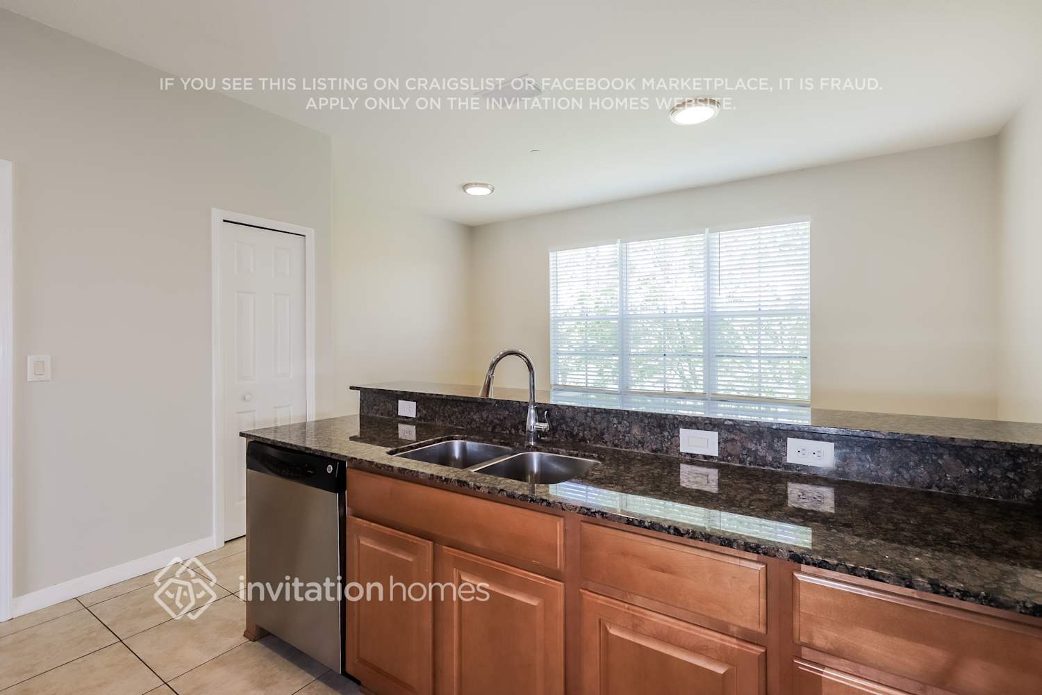 Building Photo - 2561 Lexington Oak Dr