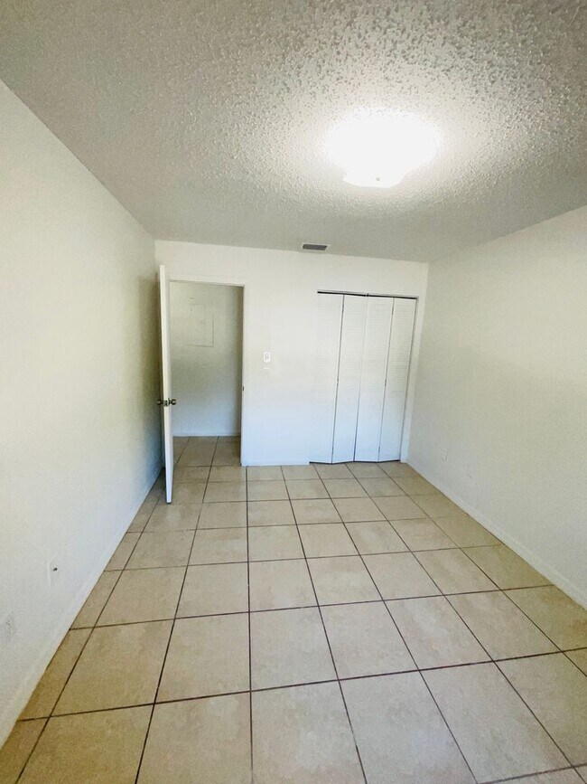 Building Photo - 2 Bedroom 2 Bathroom 1/2 Duplex