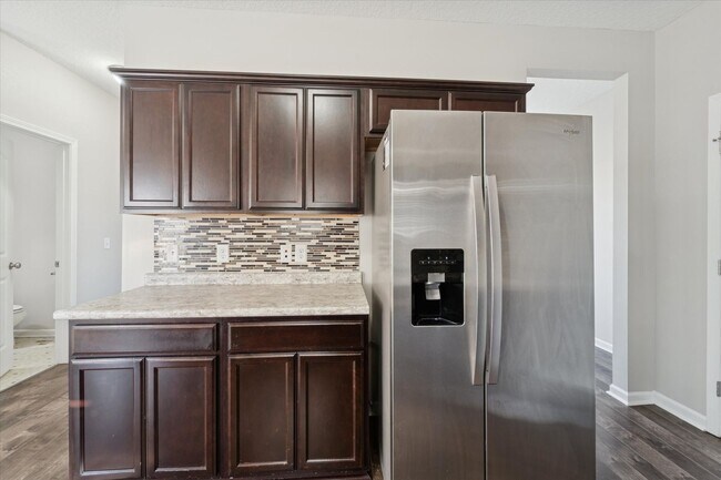 Building Photo - AVAILABLE NOW! (Pet Friendly)