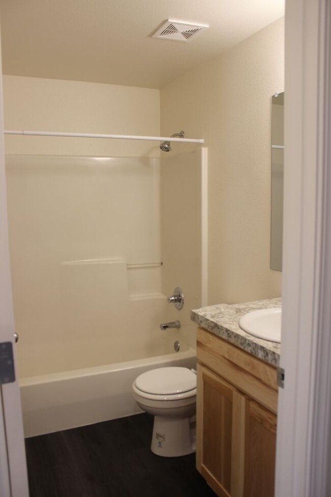 Building Photo - Scappoose townhome