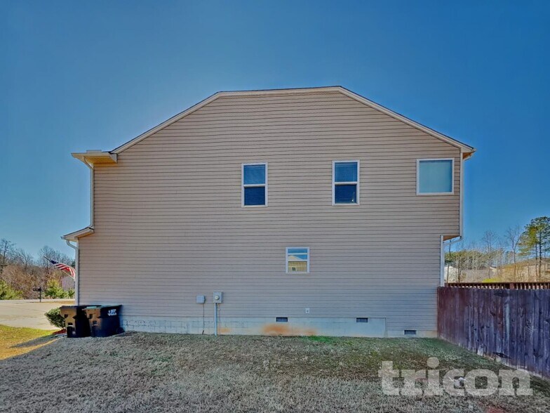 Building Photo - 312 Sequoia Dr