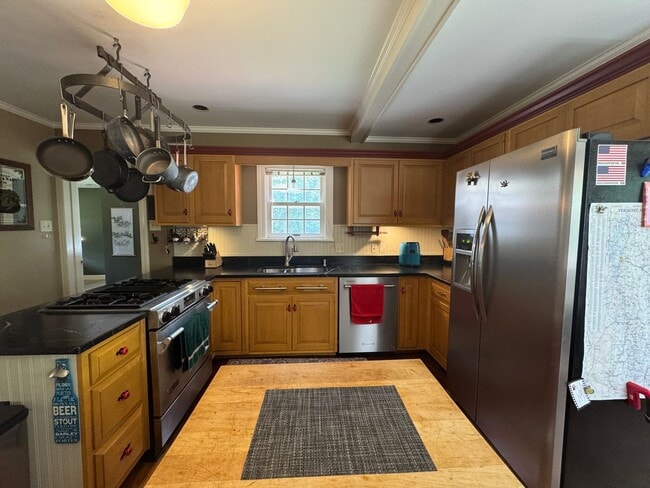 Building Photo - Beautifully Furnished Three Bedroom Home