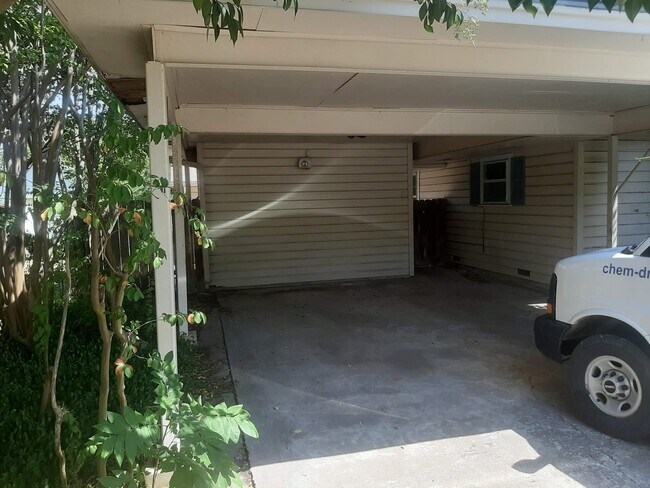 Building Photo - 1311 Patricia Dr