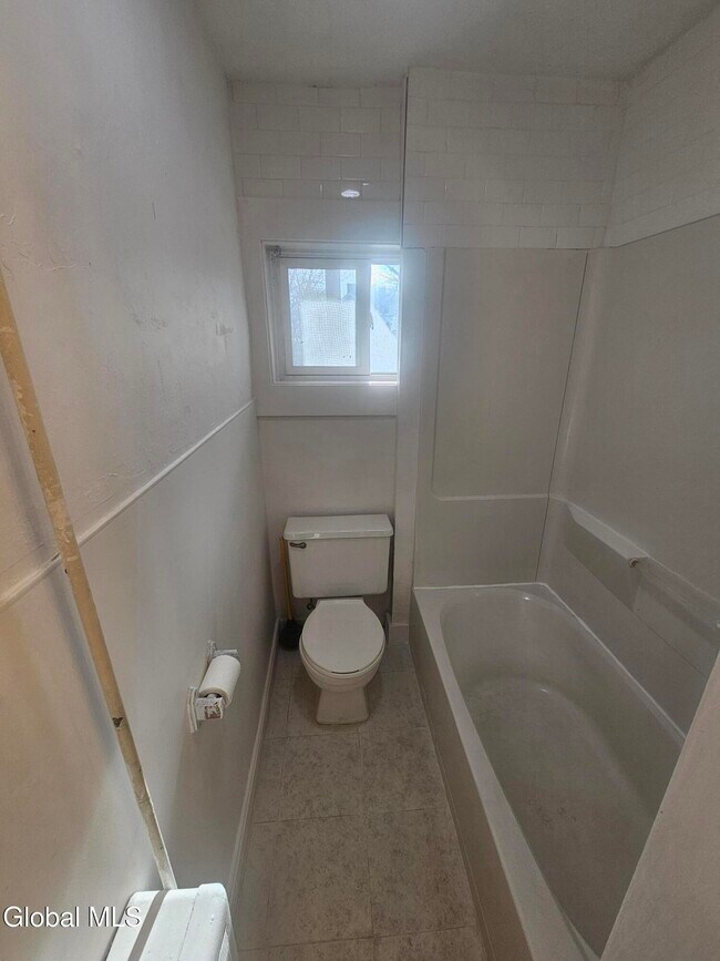 Building Photo - 40 Main St