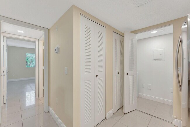 Building Photo - 5055 Wiles Rd