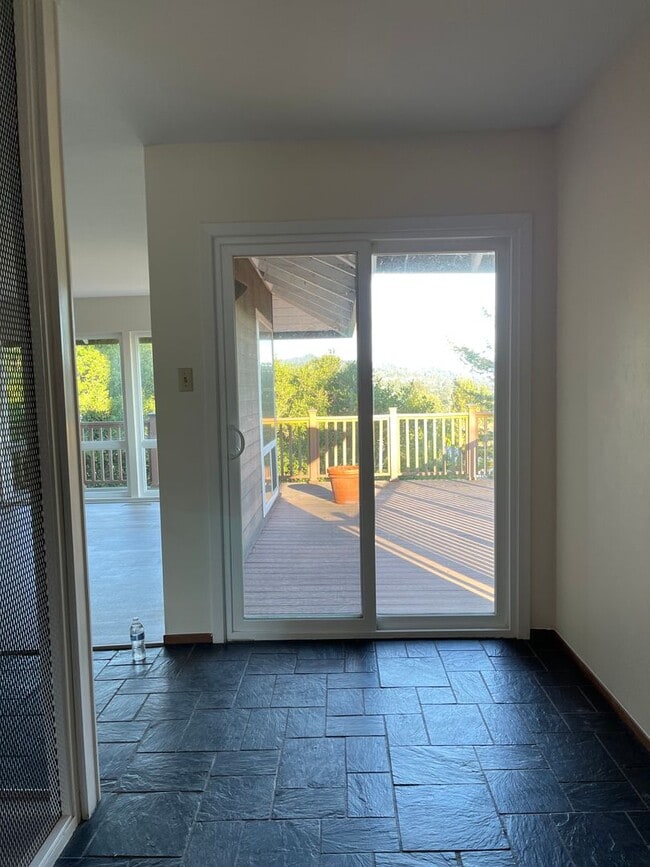 Building Photo - 8311 Buckingham Dr