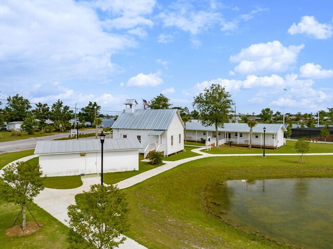 Building Photo - 526 Camellia Ave