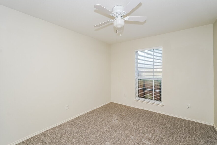 Building Photo - 1101 Marcia Ln