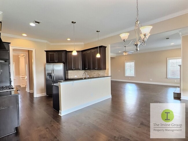 Building Photo - 6 bed, 3.5 bath in Prattville!