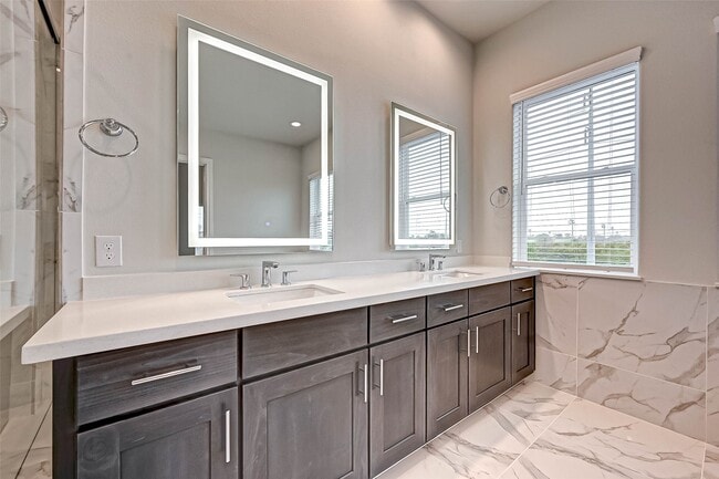 Building Photo - 2234 Lou Ellen Ln