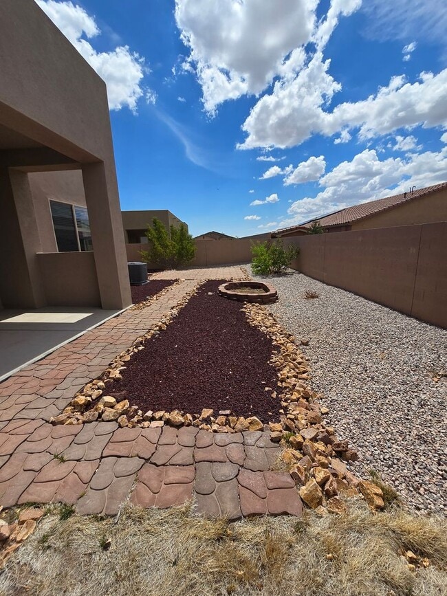 Building Photo - COMING SOON! Beautiful 4 bed, 3.5 bath in ...