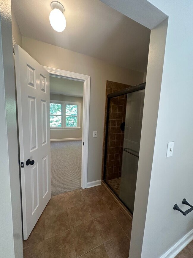 Building Photo - 160 Lystra Hills Ln