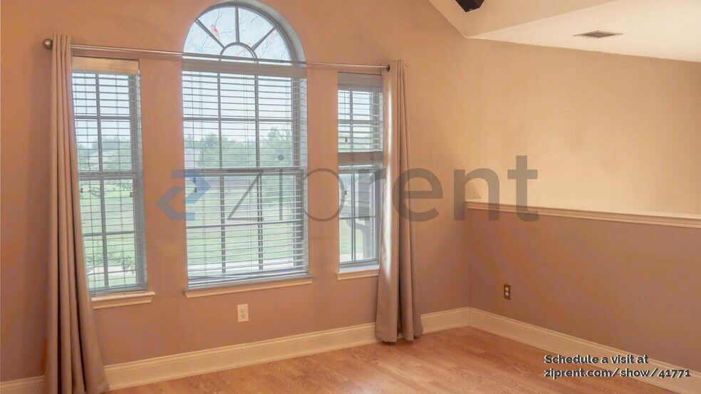 Building Photo - 5800 Pine Ridge Blvd
