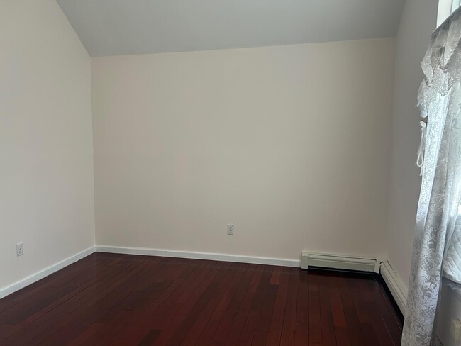 Building Photo - 1 Woodmere Pl