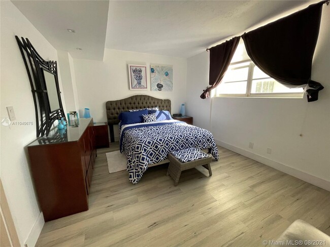 Building Photo - 3001 S Ocean Dr