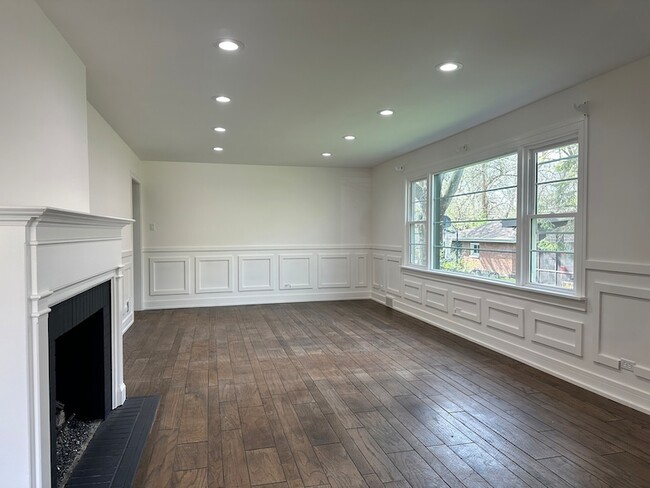 Building Photo - 834 Gardner Rd